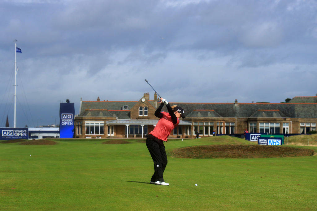 Austin Ernst plays her approach to the 18th in round two